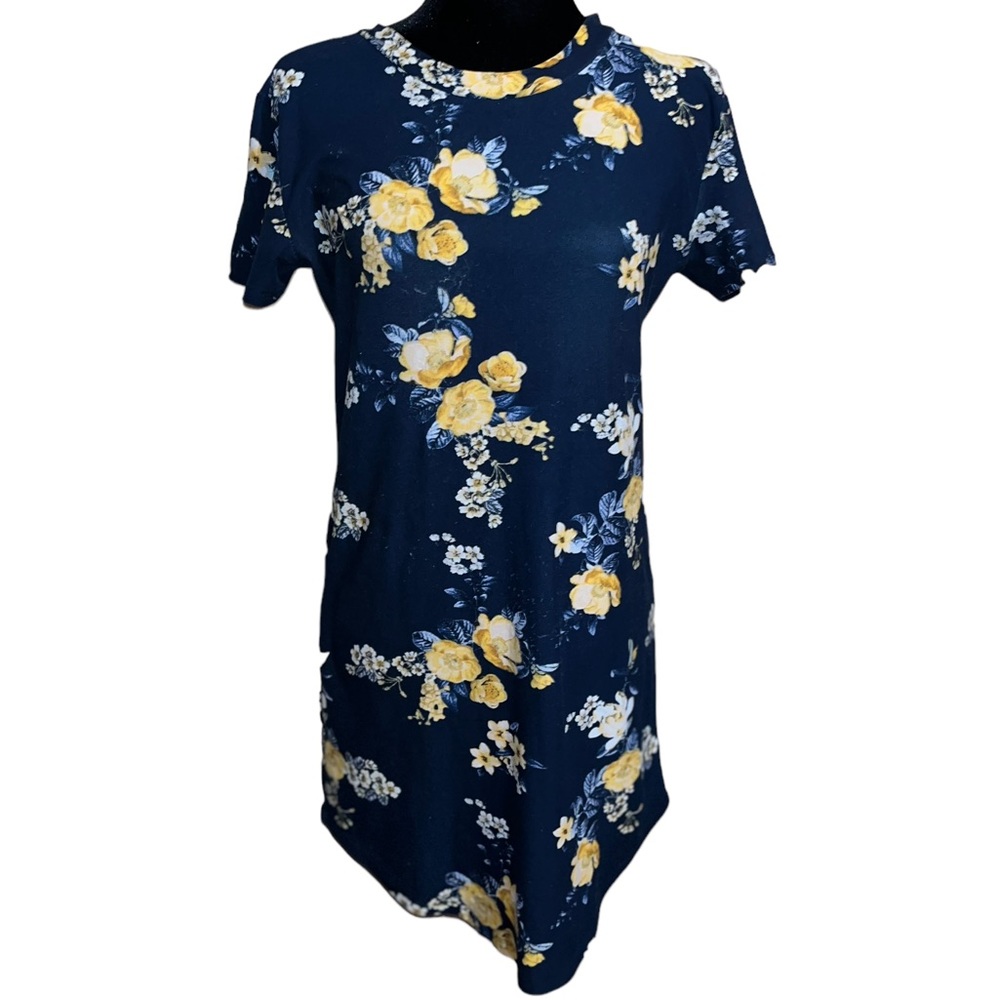Rue 21 Junior's Dress Size Large
Navy Blue Floral Dress / long T-